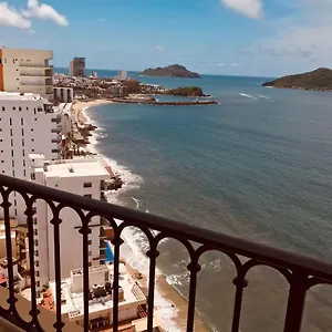condominio-de-lujo-a-pie-de-playa.mazatlan-hotels.com/